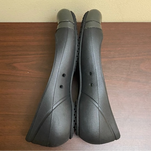 Crocs Mary J. Patent Cap Toe Slip On Flat sz7W - Picture 3 of 10